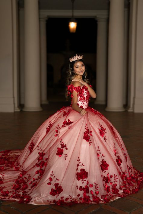 White And Red 15 Dress, Red And Pink Quinceanera Dresses, Quinceanera Dresses Red And White, Mexican 15 Dresses, Quince Stuff, Quince Themes, Quinceanera Dresses Red, Quinceanera Themes Dresses, Charro Quinceanera Dresses