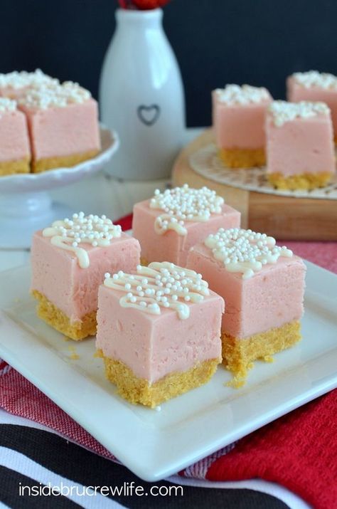 This easy strawberry fudge has a shortbread crust and sprinkles.  Perfect for adding to any cookie and candy tray! Strawberry Fudge, Shortbread Cookie Crust, Easy Strawberry Shortcake, Fudge Easy, Shortbread Cookie, Easy Strawberry, Cookie Crust, Homemade Candies, Yummy Sweets