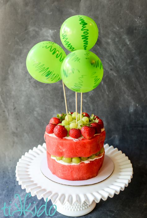 Birthday Cake Alternatives, Fruit Birthday Cake, Deco Fruit, Fresh Fruit Cake, Cake Light, Fruit Birthday, Pear Cake, Cake Kids, Watermelon Cake