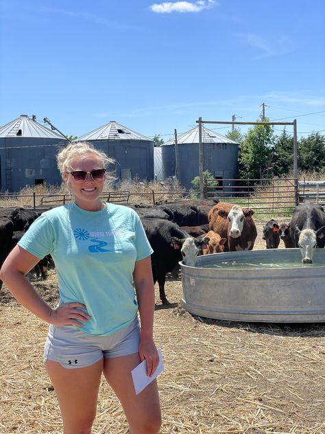 Do you have cattle?🐮 What’s your favorite breed? #midwest #modeling #agriculture #trucking #peterbilt #corn #soybeans #pivot #irrigation #farmgirl #farmlife #blondesdoitbetter #cattle #blackangus #beef Female Farmer, Country Women, New Photo Download, Farm Girl, Farm Life, Fun Things To Do, Blonde, Fashion Outfits, Beauty