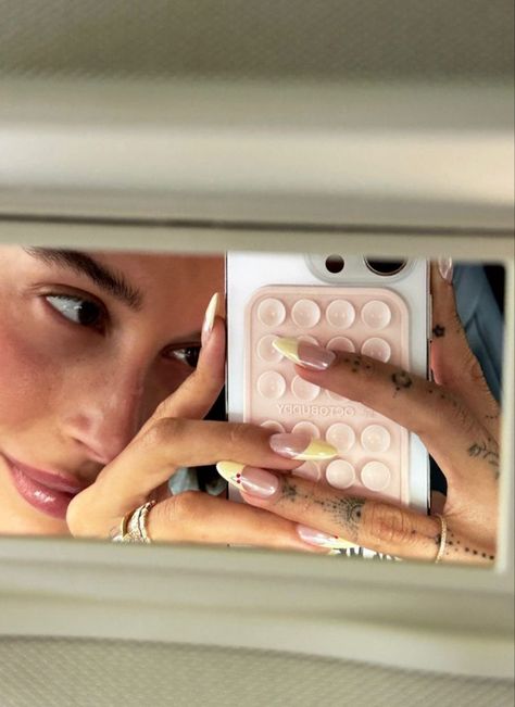 Cherry Blossom Nails, Cherry Nails, Minimalist Nails, Hailey Baldwin, Classy Nails, Pretty Acrylic Nails, Chic Nails, Dope Nails, Hailey Bieber