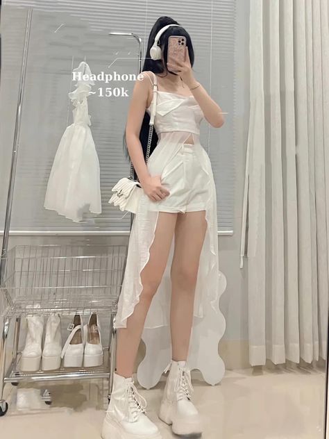 White Concert Outfit, Teen Fashion Trends, Punk Style Outfits, Clothing Pattern Design, Simple Style Outfits, Preformance Outfits, Fashion Sketches Dresses, Fashion Top Outfits, Everyday Fashion Outfits