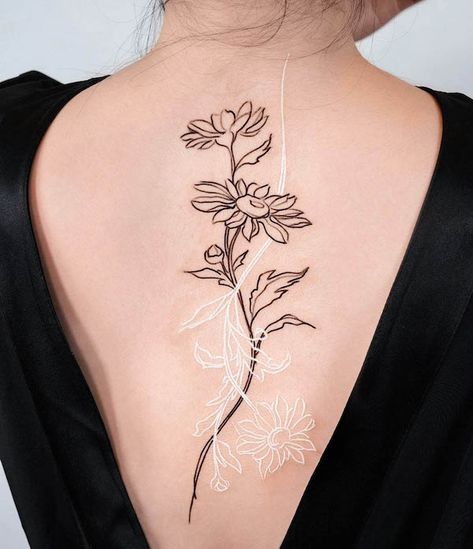 Line Work Back Tattoo Women, Tattoo Ideas For Female, White Flower Tattoos, Flower Spine Tattoos, Tattoos Henna, Beautiful Flower Tattoos, Small Pretty Tattoos, Petite Tattoos, Spine Tattoos For Women