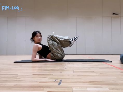 kazuha workout lq Kazuha Exercise, Kazuha Workout, Daily Exercises, Hip Hop Dance, Winter Activities, Daily Workout, Pilates, Hip Hop, Gym