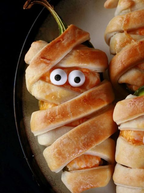 Mummy Jalapeno Poppers with Easy Homemade Dough - Celebration Generation Japaleno Popper, Mummy Meatloaf, Halloween Party Menu, Meatloaf Glaze, Halloween Popcorn, Homemade Dough, Halloween Mummy, Easy A, Bread Bowls