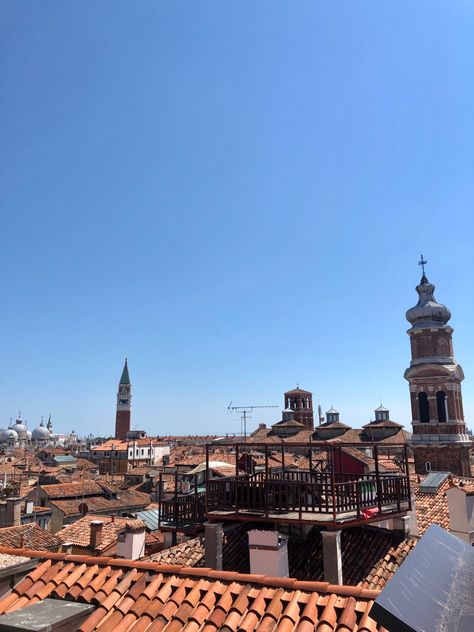 Venice Rooftop, Rooftop Gardens, Apartments Exterior, Character And Setting, Rooftops, Interesting Stuff, Venice Italy, Medicine Cabinet, Short Film