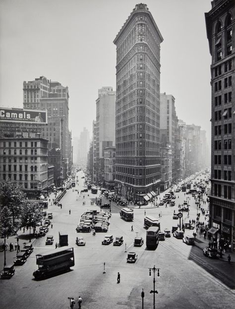 1990s Photography, Cover Art Book, Photography Art Book, Eugene Atget, American Female, Berenice Abbott, Perspective Photography, Black And White City, Flatiron Building