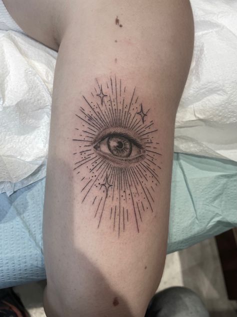 Realistic Eye Tattoo, Third Eye Tattoos, All Seeing Eye Tattoo, Eyeball Tattoo, Ray Tattoo, Korean Tattoo Artist, Evil Eye Tattoo, Inspiration Tattoos, Fresh Tattoo