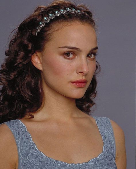 Natalie Portman And Hayden Christensen, Starwars Hairstyles, Natalie Portman Star Wars, Star Wars Hair, Virtual Hairstyles, Braided Updos, Medieval Hairstyles, Star Wars Padme, Celebrity Style Icons