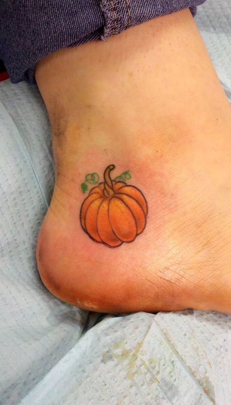 Pumpkin Small Pumpkin Tattoo, Someday Tattoo, Cute Halloween Tattoos, Pumpkin Tattoo, Autumn Tattoo, Tatoo Inspiration, Tattoo Collection, Halloween Tattoo, Latest Tattoos