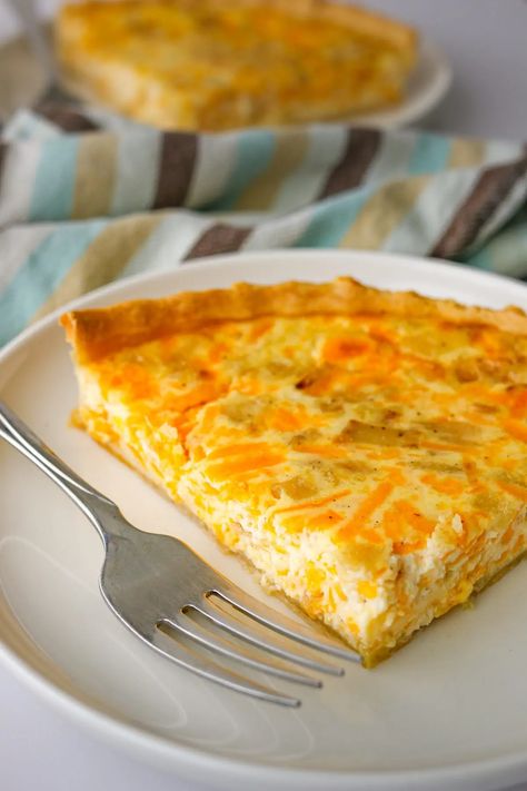 Easy Cottage Cheese Quiche Recipe - Good Cheap Eats Crustless Cottage Cheese Pie, Cottage Cheese Quiche Recipes, Quiche With Cottage Cheese, Savoury Quiche, Egg And Cheese Quiche, Cottage Cheese Quiche, Egg White Quiche, Cottage Cheese And Eggs, Cheese Quiche Recipe