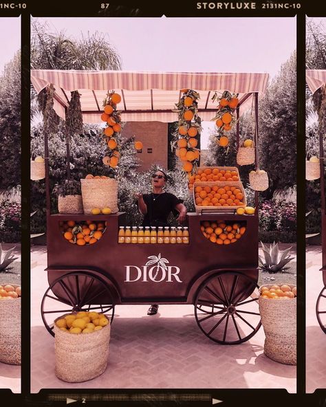 Dior Riviera, Juice Cart, Fresh Juice Bar, Wagon Ideas, Bars Design, Windows Display, Wooden Cart, Fresh Orange Juice, Food Carts