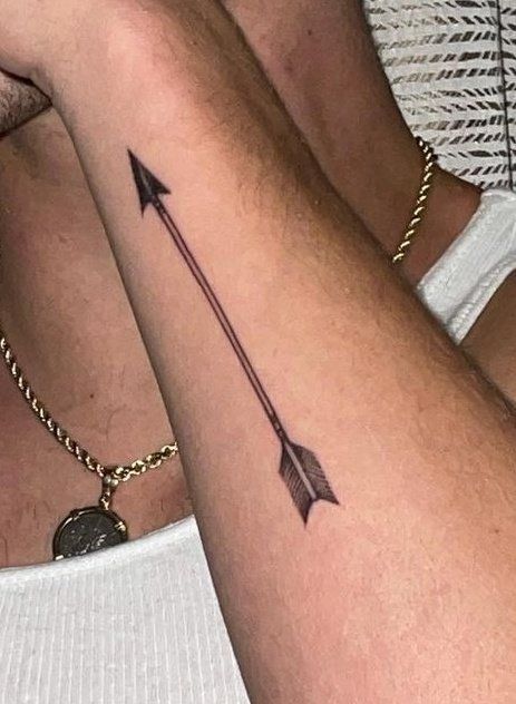 Dean Tattoo, Left Hand Tattoo, Mens Arrow Tattoo, Black Band Tattoo, Arrow Tattoos For Women, Band Tattoos For Men, Small Arrow Tattoos, Tatuagem Masculina Pequena, Arrow Tattoo Design