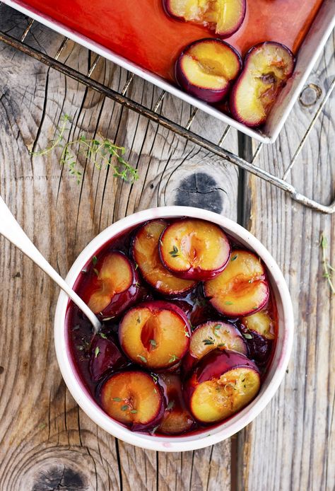 Simple Maple Vanilla Roasted Plums Plum Recipes Healthy, Roasted Plums, Plum Dessert, Plum Recipes, Pane Dolce, Vanilla Sauce, Primal Recipes, Summer Eating, Fruit Desserts