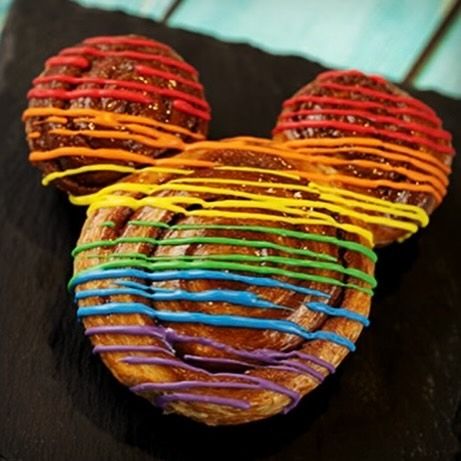 ✨ Celebrate 🏳️‍🌈PRIDE🏳️‍🌈 month with these Disney treats and so much more! ✨ #Pride #PrideMonth #Love #Disney #Treats 📸: Disney Parks Blog Best Disneyland Food, Disney Treats, Disneyland Food, Love Disney, Rainbow Food, Halloween 2024, Pride Month, Disney Parks, Disney World