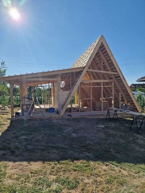 A Frame Cabin With Garage, A Frame House Remodel, A Frame Garage, Design Case Mici, Timber Frame Cabin, A Frame Cabin Plans, Triangle House, Timber Frame Building, Framing Construction