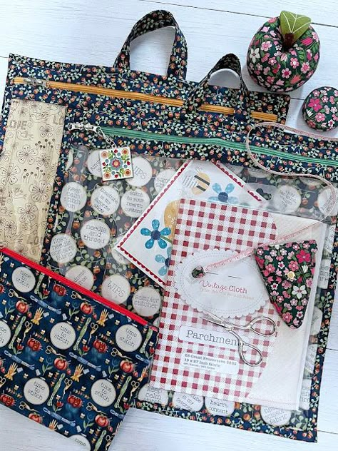 Bags To Sew, Patchwork Purse, Retreat Gifts, Zippered Pouches, Patchwork Tote Bags, Bags Patterns, Zipper Pouch Tutorial, Quilt Retreat, Bird Free