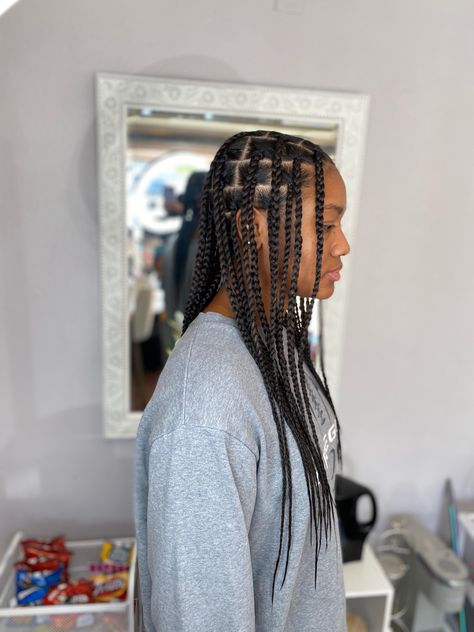 Mid length medium knotless braids with clean parts Armpit Length Knotless Braids, Bra Strap Knotless Braids, Medium Knotless Braids Shoulder Length, Knotless Box Braids Mid Back Length, Box Braids Length Mid Back, Bra Length Braids, Medium Knotless Braids Mid Back, Mid Back Length Knotless Braids, Knotless Braids Mid Back Length