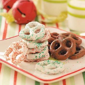 Coated Pretzels, Pretzel Dip Recipes, Easy Candy Recipes, Chocolate Covered Pretzel Rods, Salty Treats, Pretzel Dip, Pretzels Recipe, Chocolate Pretzels, Christmas Breakfast