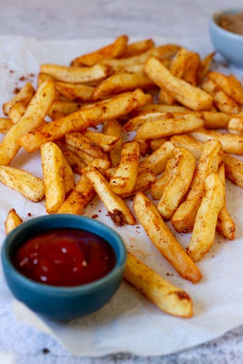 French Fries Street Food, French Fries Aesthetic, Spicy French Fries, Potato Dinners, Freeze Potatoes, Fries Aesthetic, Quick Potato Recipes, Spicy Fries, Pakistani Foods