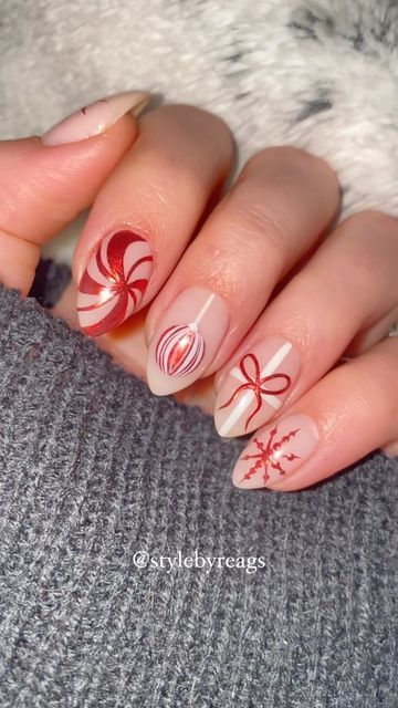 Chrome Nails Christmas, Xmas Nails Red, Nails Red Chrome, Ornament Nails, Nails Red Christmas, Christmas Nails Red, Doing My Nails, Nails Xmas, Red Chrome Nails