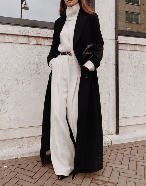 f4a4da9aa7eadfd23c7bdb7cf57b3112desc48170031ri Black And White Outfit, Fest Outfits, Gaun Fashion, Chique Outfits, Maxi Coat, Coat Outfits, Moda Vintage, Trend Fashion, 가을 패션