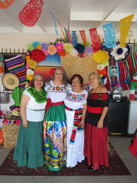 Mexican Party Dress Up, Mexican Fiesta Outfit Ideas, Mexican Mom Outfits, Mexican Party Theme Outfit, Mexican Culture Outfits, Fiesta Theme Party Outfit, Mexican Fiesta Party Outfit, International Party Theme, Mexican Party Outfit