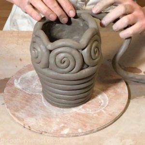 Hand Building Clay, Clay Building, Coil Pot, Coil Pottery, Coil Pots, Beginner Pottery, Pottery Workshop, Kids Pottery, Hand Building