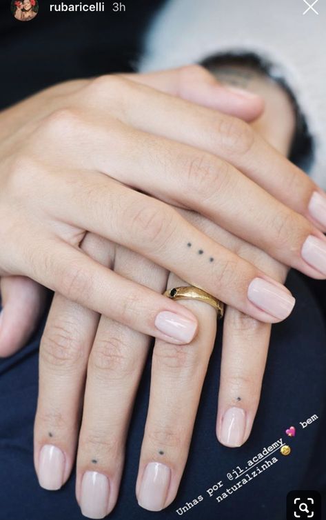 Finger Dot Tattoo, Tiny Finger Tattoos, Rose Hand Tattoo, Small Finger Tattoos, Finger Tattoo For Women, Hand Tattoos For Girls, Hand And Finger Tattoos, Dot Tattoos, Petite Tattoos