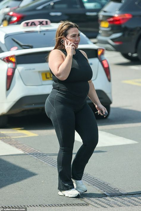 Lauren Goodger showed off her curves in figure-hugging black sportswear as she hit the gym in Essex on Sunday. The reality star, 37, who is once again taking part in The Only Way Is Essex, didn’t let the sunny weather stop her working up a sweat as she headed for a grueling workout. Lauren’s solo […] Lauren Goodger, Megan Mckenna, Under The Knife, Black Sportswear, Hit The Gym, Sunny Weather, Ex Boyfriend, Cosmetic Surgery, White Trainers