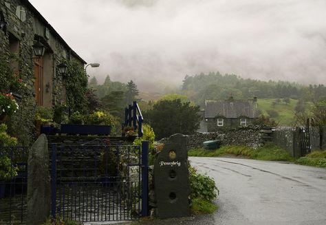 rainy day in england England Aesthetic, England Countryside, English Countryside, Nature Aesthetic, Pretty Places, Rainy Days, Small Towns, Rainy Day, Places To Travel