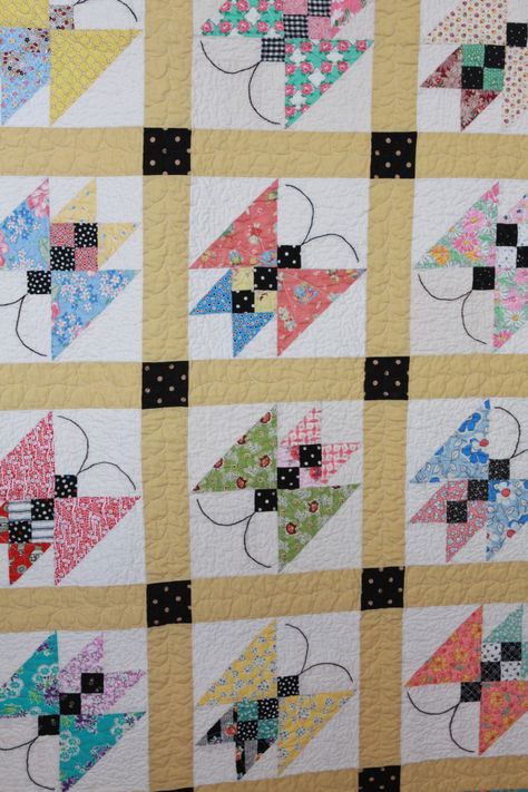 Til Butter Flies Stuffed Animal Clothes, Butterfly Block, Butterfly Quilts, Butterfly Ideas, Butterfly Quilt Pattern, Floral Quilts, Animal Clothes, Fun Quilts, Pretty Quilts