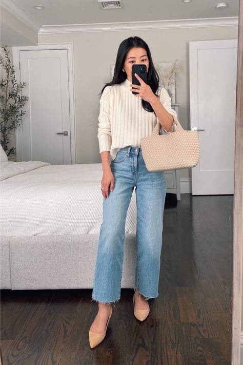 Madewell jeans sale petite friendly spring outfit Black Legging Work Outfit, Legging Work Outfit, Woman Jeans Outfit, Work Outfit Summer, Petite Capsule Wardrobe, Workwear Ideas, Athleisure Outfit, Petite Woman, Jeans Sale