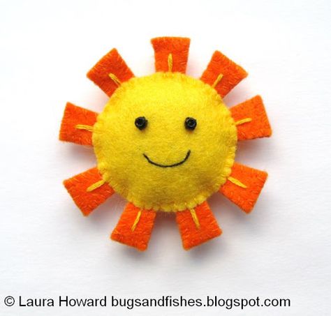 Bugs and Fishes by Lupin: How To: Make a Mini Felt Sun Felt Sun, Felt Crafts Patterns, Felt Patterns, Felt Christmas Ornaments, April Showers, Felt Diy, Felt Toys, Felt Fabric, Craft Patterns