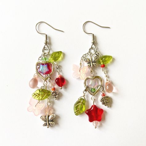 Strawberry Earrings Beaded, Cute Earrings Handmade, Green White Red Aesthetic, Cute Handmade Earrings, Earring Making Ideas, Beaded Clips, Handmade Earrings Ideas, Earrings Crafts, Ethereal Jewelry