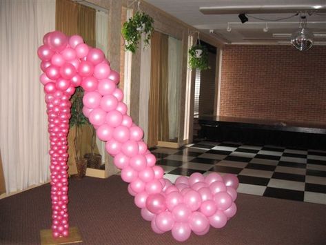 High Heel Shoe Centerpieces | Baltimore's Best Events » Diva, Fashion Show, Bling Bling, Glamor ... Shoe Centerpieces, Diva Party, Fashion Show Party, Fashion Show Themes, Glamorous Decor, Barbie Birthday Party, Barbie Theme, Balloon Sculptures, Barbie Birthday