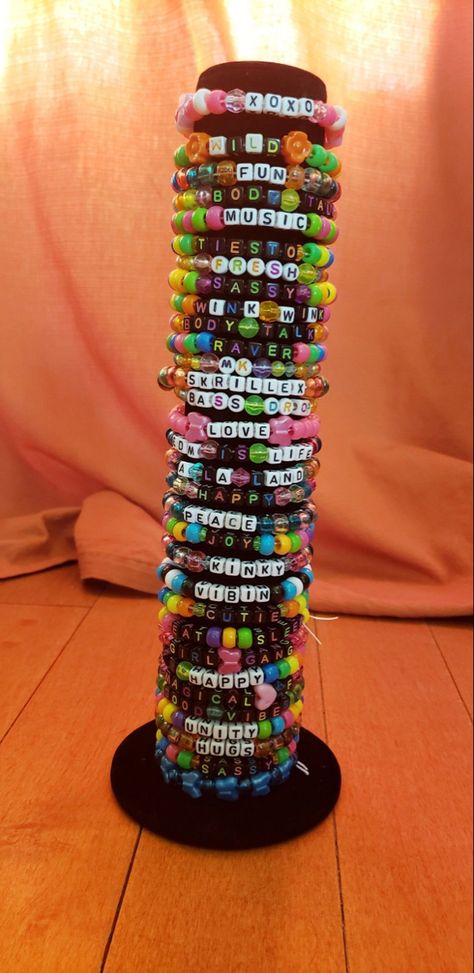 Rave Bag Ideas, Kandy Ideas Rave, Kandi Display, Kandi Bracelets Scene, Kandi Singles Ideas Words, Kandi Sayings, Kandi Phrases, Kandi Ideas Words, Kandi Words Ideas