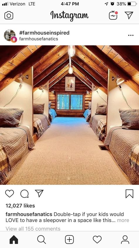 Bunk Room Ideas, Cabin Loft, Attic Bedroom Designs, Boho Bedroom Ideas Hippie, Bunk Beds Built In, Entry Ideas, Bunk Rooms, Built In Bunks, Dekorasi Kamar Tidur