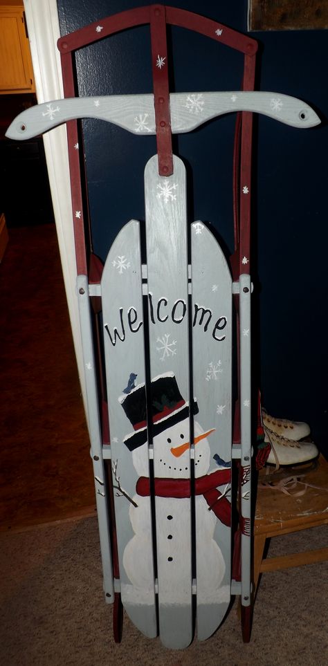 painted sled Snowman Sled Painting, Painted Old Sleds, Sled Painting Ideas, Decorated Sleds, Painted Sleds, Christmas Sled Decoration, Winter Sleds, Sled Decor, Vintage Sled