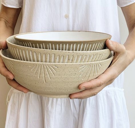 Wheel Thrown Pottery Bowl, Beginner Pottery Bowls, Big Bowls Ceramic, Ceramic Mixing Bowls Handmade, Nesting Bowls Ceramic Ideas, Pottery Nesting Bowls, Easy Pottery Throwing Ideas, Pottery Bowl Carving Ideas, Ceramic Bowl Handmade