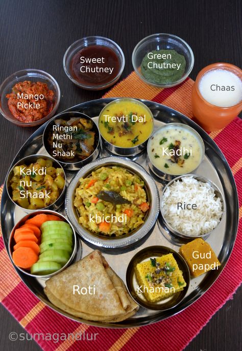 Veggie Platter: A Simple Gujarati Thaali Gujrati Thali Recipes, Indian Thali Recipe, Veg Thali Indian, Maharashtra Culture, Thali Ideas, Food Thali, Indian Thali, Gujarati Cuisine, Nepali Food