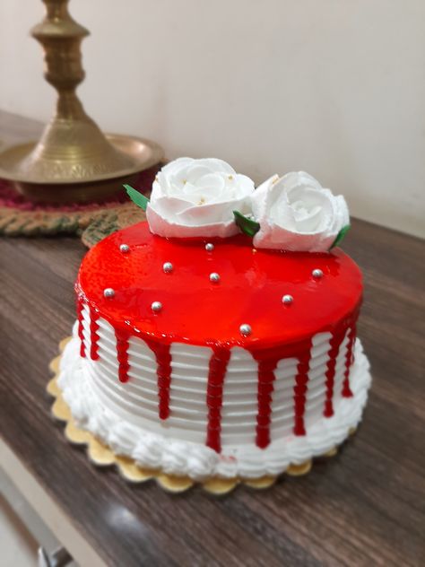 Red Colour Cake, Simple Cake Ideas, Normal Cake, Anniversary Cake Designs, Happy Birthday Cake Photo, Candy Birthday Cakes, Decorating Frosting, Cake Style, Fish Lamp