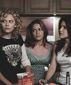 One Tree Hill Haley And Brooke, Three Hills, One Tree Hill Quotes, Bethany Joy Lenz, Hilarie Burton, Bethany Joy, 3 Best Friends, Peyton Sawyer, Jason Isaacs