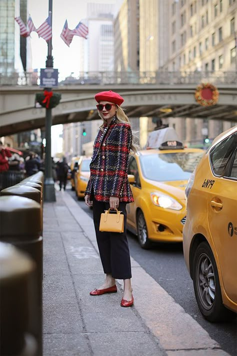 6 Tartan Outfits That Will Keep You Cozy And Cute This Fall Beret Street Style, Beret Outfit, Pretty Stuff, Street Style Inspiration, Plaid Blazer, Preppy Style, Autumn Winter Fashion, Stylish Outfits, Tartan