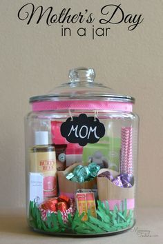 Creative DIY Mothers Day Gifts Ideas - Mother’s Day Gift In A Jar - Thoughtful Homemade Gifts for Mom. Handmade Ideas from Daughter, Son, Kids, Teens or Baby - Unique, Easy, Cheap Do It Yourself Crafts To Make for Mothers Day, complete with tutorials and instructions http://diyjoy.com/diy-mothers-day-gift-ideas Diy Mother's Day Gift Basket, Diy Gifts To Make, Birthday Presents For Mom, Diy Gifts For Mom, Mason Jar Gifts, Diy Mothers Day Gifts, Cadeau Diy, Mom Christmas, Mother's Day Diy