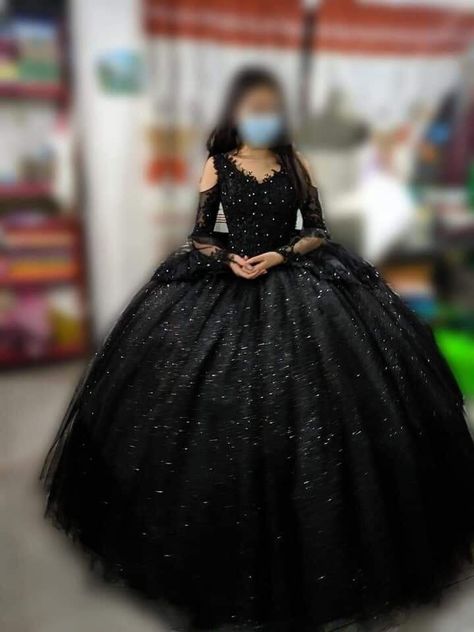 Sweet 16 Dresses Blue, Black Lace Ball Gown, Chambelanes Outfits, Ball Gown Black, Burgundy Quinceanera Dresses, Dresses Sweet 16, Red Ball Gowns, Black Wedding Gowns, Black Quinceanera Dresses