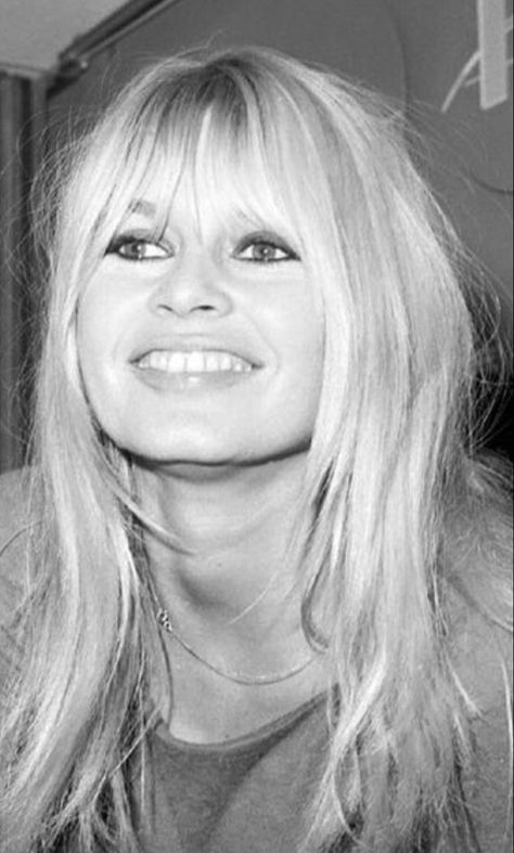 Bridget Bardot Bangs, 1920s Hair Short, Bridget Bardot Hair, Hairstyle 360, Brigitte Bardot Hair, Bardot Bangs, Bardot Hair, Hairstyle Color, Bridget Bardot