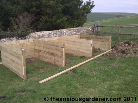 Let's Build A Compost Bin! Manure Compost Bin, Compost Design, Build A Compost Bin, Manure Composting, Diy Horse Barn, Compost Bins, Horse Manure, Paddock Paradise, Horse Barn Designs