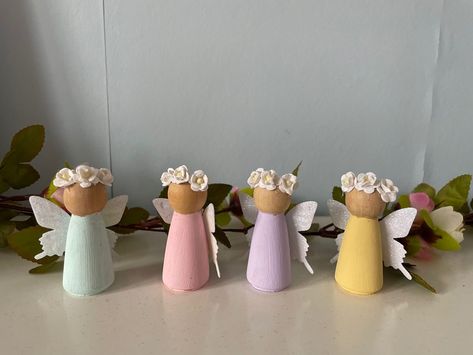 Been having a play with peg dolls and made these little fairies 🧚🏻 www.etsy.co.uk/shop/sewlovelygifts1 Fairy Peg Doll Diy, Gnome Peg Doll, Fairy Peg Doll, Peg Dolls Ideas, Small Fairy Wings, Kids Tea Party, Wooden People, Muddy Boots, Christmas Craft Show