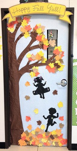 IMG_0023 Fall Classroom Door, Preschool Door, Fall Classroom Decorations, School Door Decorations, School Doors, Halloween Classroom, Fall Preschool, Fall Door Decorations, Door Decorations Classroom